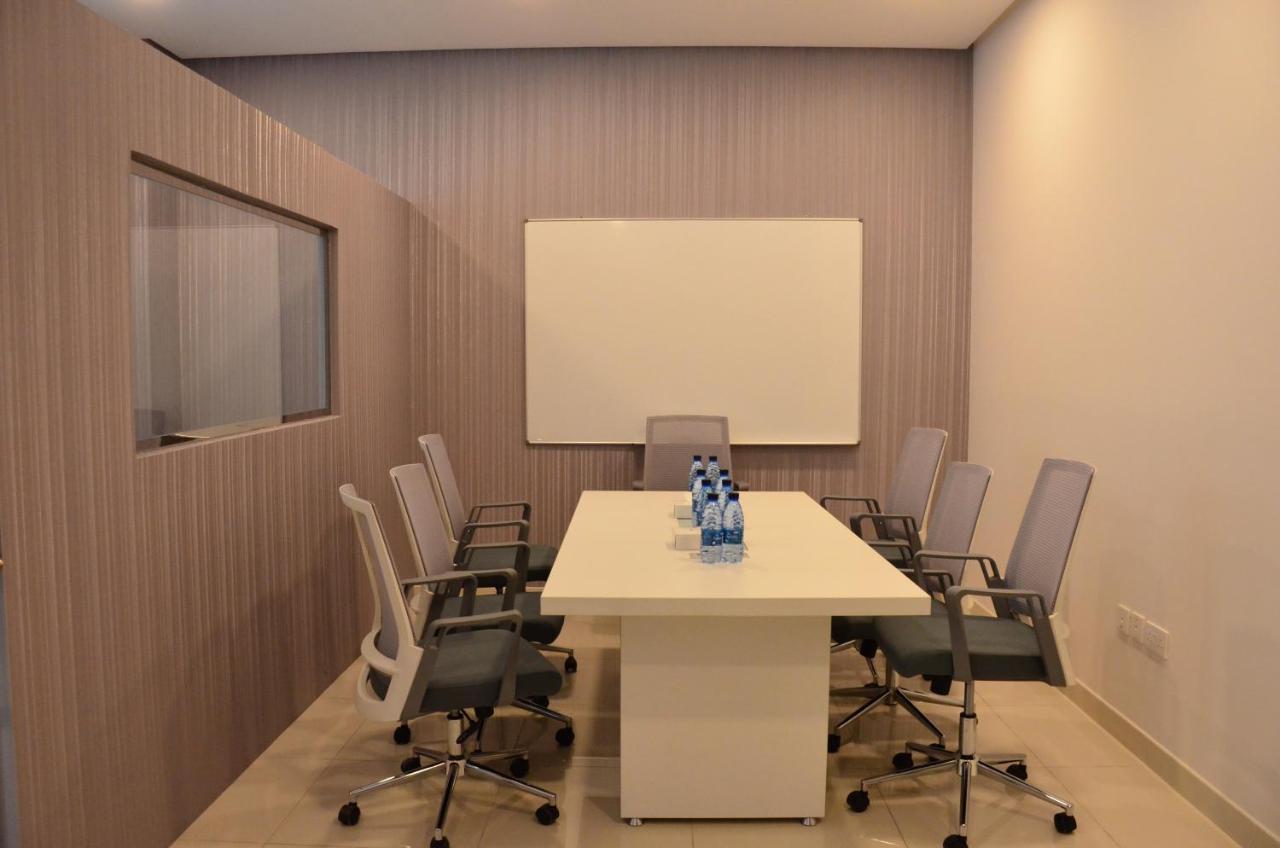 מנאמה The Lodge Suites מראה חיצוני תמונה